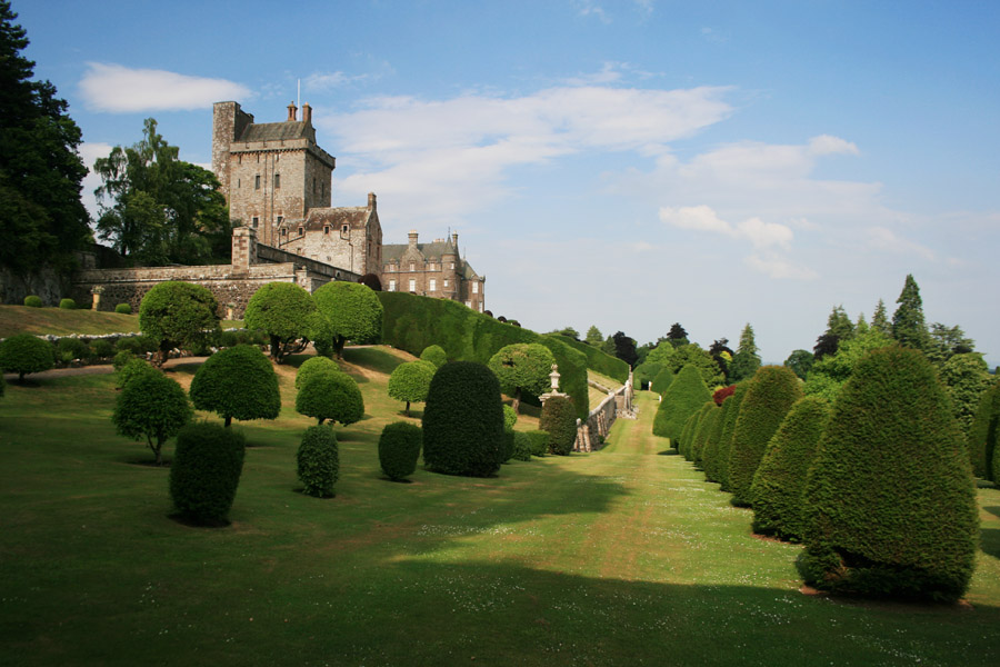 Drummond Castle Castle in Muthill, Perthshire Stravaiging around